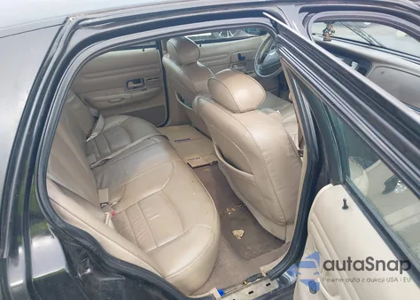 2001 Ford Crown Victoria Lx z USA, uszkodzony, nr VIN 2FAFP74W31X117710